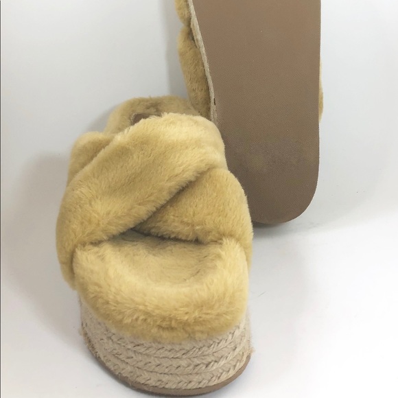 Shoes - Picture 4 of 4